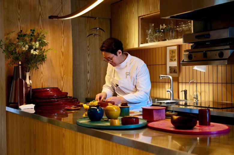 누하동의 ‘독도 16도’과 함께, ‘독도 16도’가 시작한 청운동의 공간에 토종쌀을 주제로 한 ‘독립식당’을 하나 더 운영 중이다. 두 식당 모두 3개의 테이블로 이뤄진 작은 식당이다. @dokdo.16.celsius