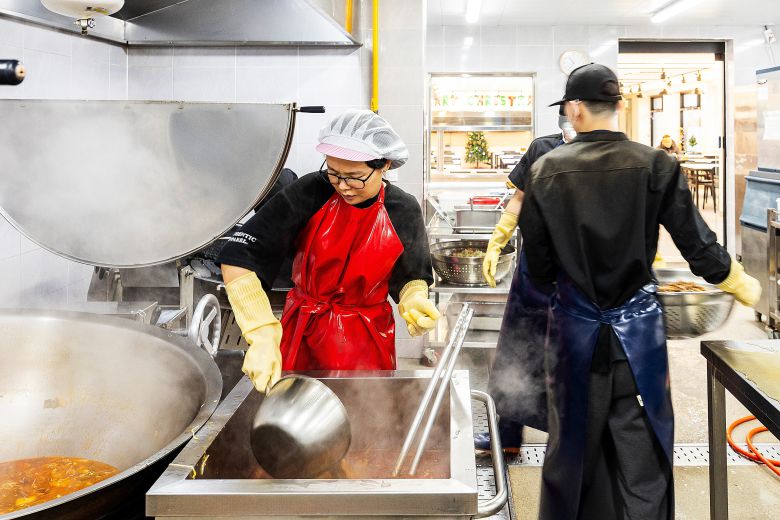 배식통 크기도 어마어마. /양수열 영상미디어 기자