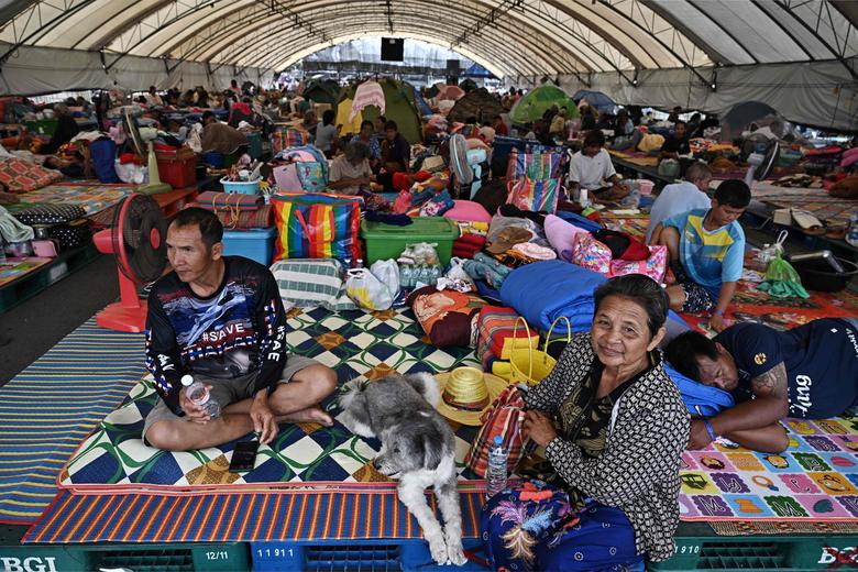 전쟁으로 인한 피란민들이 대피소에 모여 있다. /AFP 연합뉴스
