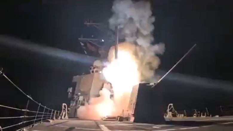 도널드 트럼프 대통령은 미국이 나이지리아 북서부에서 이슬람국가(IS) 조직에 대해 "강력하고 치명적인 공격"을 감행했다고 밝혔다. 미국 국방부는 군함에서 미사일이 발사되는 장면을 보여주는 짧은 영상을 게시했다, /국방부 X(옛 트위터)