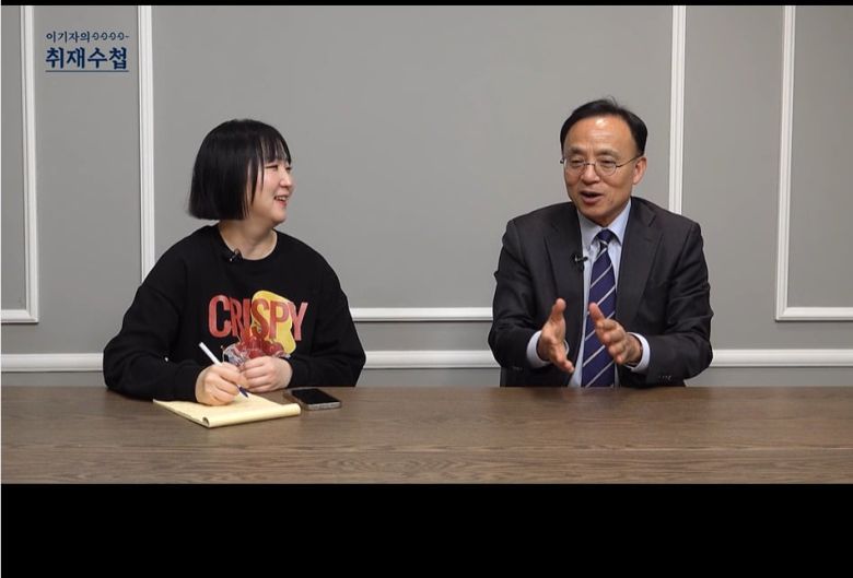 /조선일보 머니유튜브 '조선일보 머니'의 '이기자의 취재수첩'과 인터뷰하고 있는 김영익 전 서강대 교수