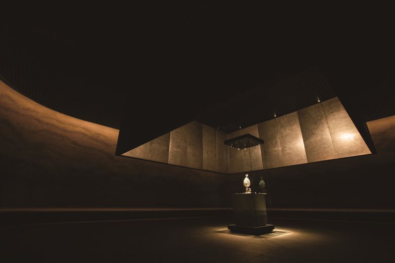 국립부여박물관에서 23일 개관한 '백제대향로관'. 77평 전시실 정중앙에 국보 백제금동대향로 단 한 점이 전시돼 있다. /국립부여박물관