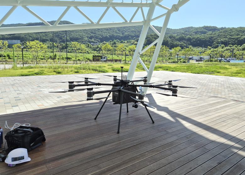 야외 시험 비행을 준비 중인 방산용 드론. /이다인 대표 제공