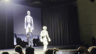 현대차그룹이  5일(현지 시각) 미국 라스베이거스 CES 2026 미디어데이에서 공개한 차세대 로봇 '아틀라스'가 여러 동작을 시연하고 있다./이정구 기자