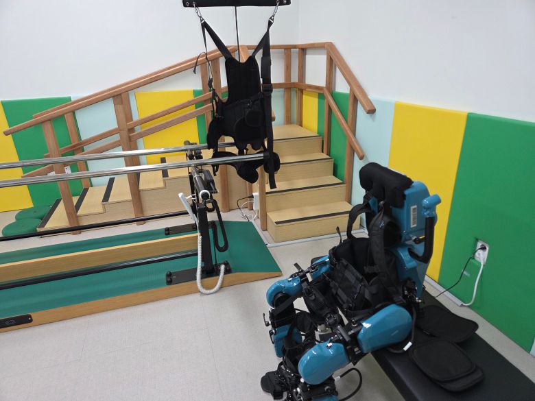 아이들의 보행 연습을 돋기 위한 웨어러블 로봇/최아리 기자