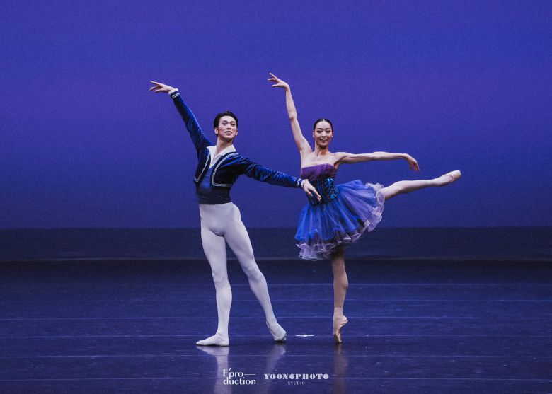 마린스키 발레 퍼스트 솔리스트 전민철(왼쪽)과 파리 오페라 발레의 '프리미에르 당쇠즈' 강호현의 '들리브 스위트'(Dlibes Suite) 공연. /YOON6PHOTO