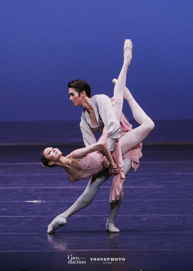 마린스키 발레의 두 퍼스트 솔리스트 전민철과 메이 나가히사의 '차이콥스키 파드되' 공연.  /YOON6PHOTO