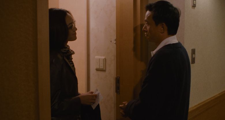 영화 '하나 그리고 둘'에서 30년 만에 재회한 셰리(왼쪽)와 NJ. 다시 만나자고 하는 셰리에게 NJ의 답은./에무필름즈