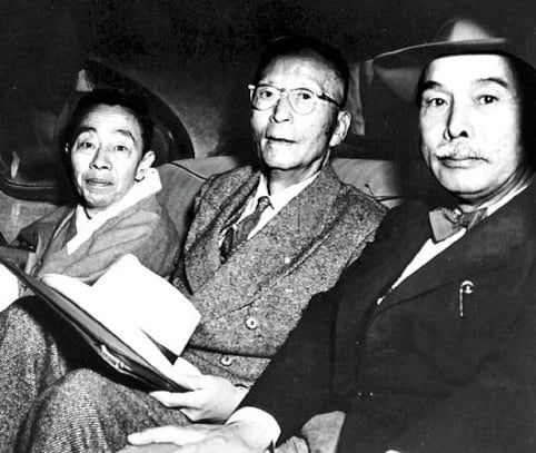 1947년 7월 귀국한 서재필(가운데)을 공항으로 마중 나간 여운형(맨 오른쪽)과 김규식이 함께 차에 탄 모습. /조선일보DB