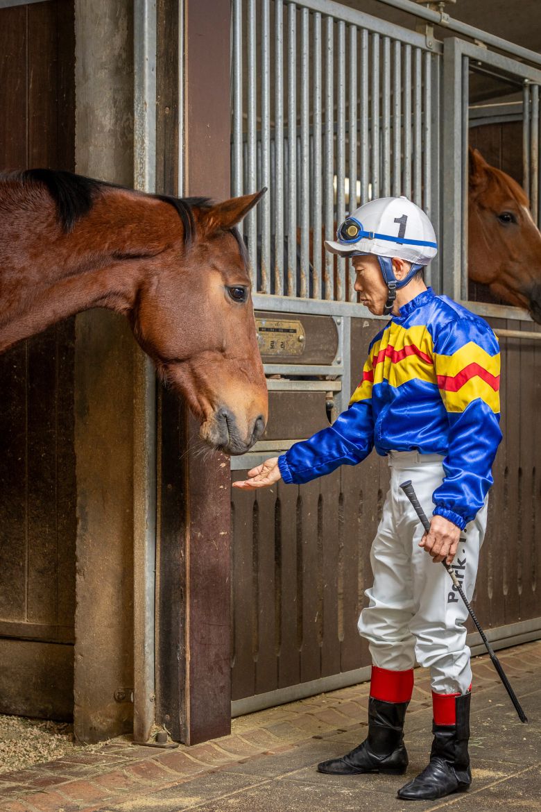 박태종 기수는 "말 눈망울을 보면 진짜 예쁘다"며 애정을 보였다. 그는 평생 1만6000필의 말을 몰았지만, 경주와 조교 등 꼭 필요한 일이 아니면 말에 함부로 오르지 않는다고 했다./이신영 영상미디어기자