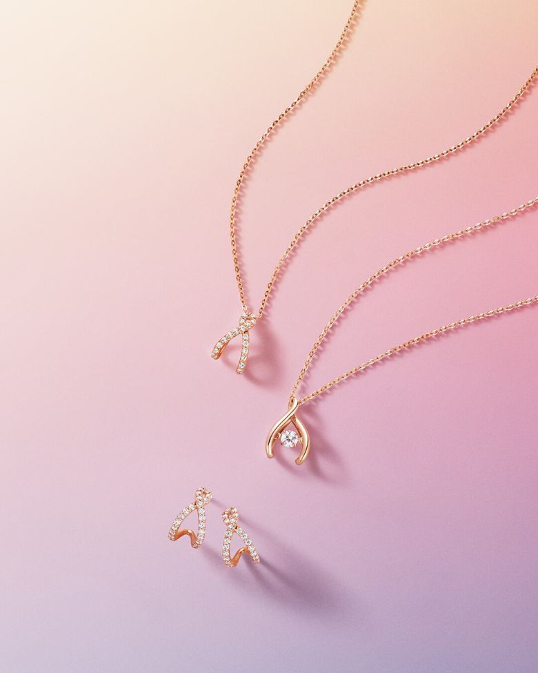 제이에스티나의 홀스슈(horseshoe: 말발굽) 모티브의 럭키 참. 제이 에스티나.