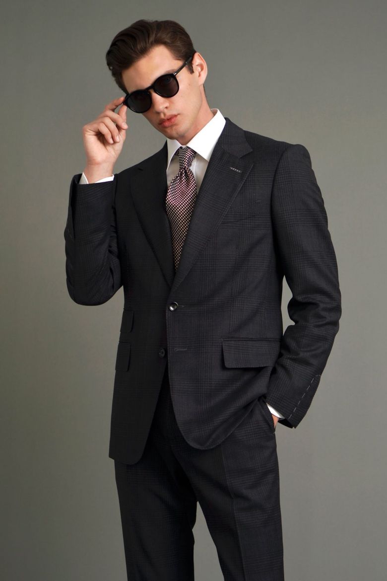 '흑백요리사 2' 최종화에서 손종원이 입은 수트는 톰 포드의 ‘쉘튼 프린스 오브 웨일즈(Shelton Prince of Wales)’로 알려졌다. 톰 포드.