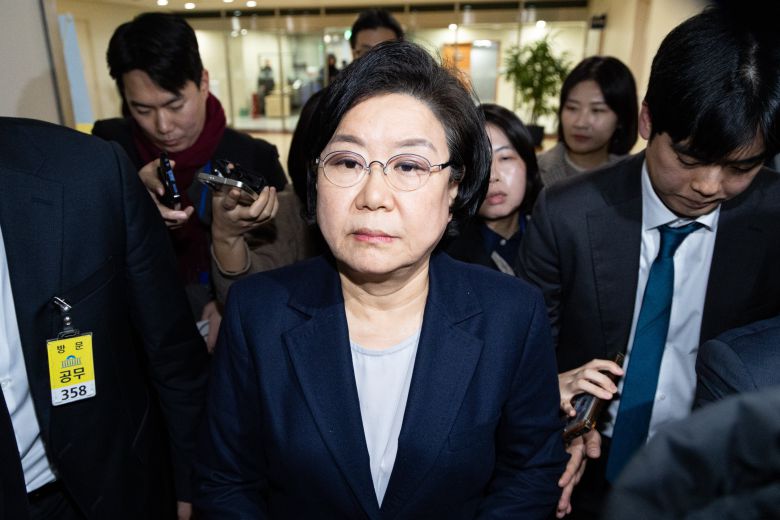 이혜훈 기획예산처 장관 후보자가 19일 서울 여의도 국회에서 인사청문회 개회를 기다리며 본청 내부를 이동하고 있다. 2026.1.19/뉴스1 ⓒ News1 유승관 기자