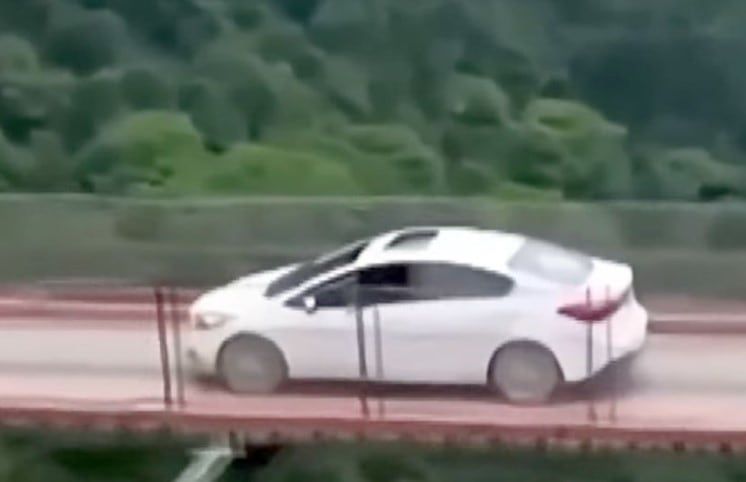 ‘세계에서 가장 위험한 설악산의 다리’ 등의 제목으로 게시된 가짜 영상./유튜브