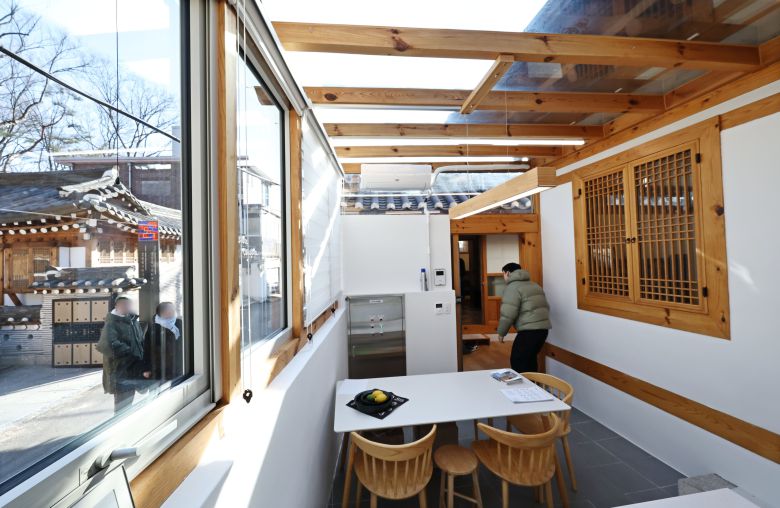 이번에 공급되는 한옥 중 가장 큰 규모로 '3대 이상 대가족'에 해당하는 신청자를 우선 선정하는 종로구 원서동 4호 공공 한옥 모습. /연합뉴스