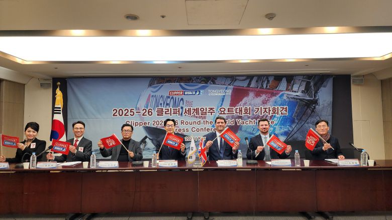 22일 경남도와 통영시는 서울 한국프레스센터에서 ‘2025∼2026년 클리퍼 세계일주 요트대회’ 통영 기항지 유치 기념 기자회견을 열었다. /경남도