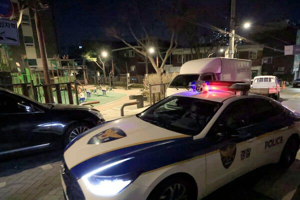 경찰 차량이 현장 순찰을 돌고 있다./뉴스1