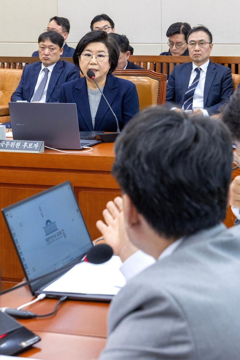 더불어민주당 진성준 의원이 23일 국회 재정경제기획위원회에서 열린 인사청문회에서 이혜훈 기획예산처 장관 후보자에게 질의하고 있다. /연합뉴스