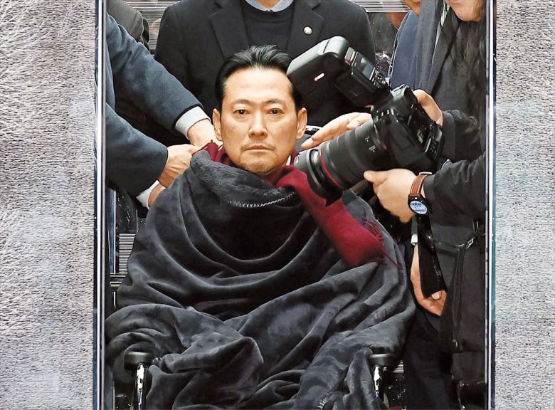 장동혁의 선택은…  22일 국민의힘 장동혁 대표가 더불어민주당에 쌍특검법(통일교·민주당 공천 뇌물 특검) 수용을 촉구하며 8일간 이어가던 단식을 중단하고 병원으로 이송되고 있다. 장 대표가 단식을 마치면서 한동훈 전 대표에 대한 제명 조치를 최종 의결할지 등이 주목받고 있다./남강호 기자