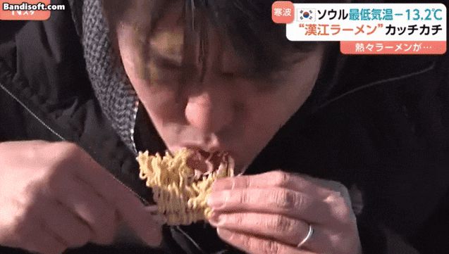 일본 TBS TV가 22일 서울 한파 소식을 전하며 꽁꽁 언 한강 라면을 소개했다./TBS TV