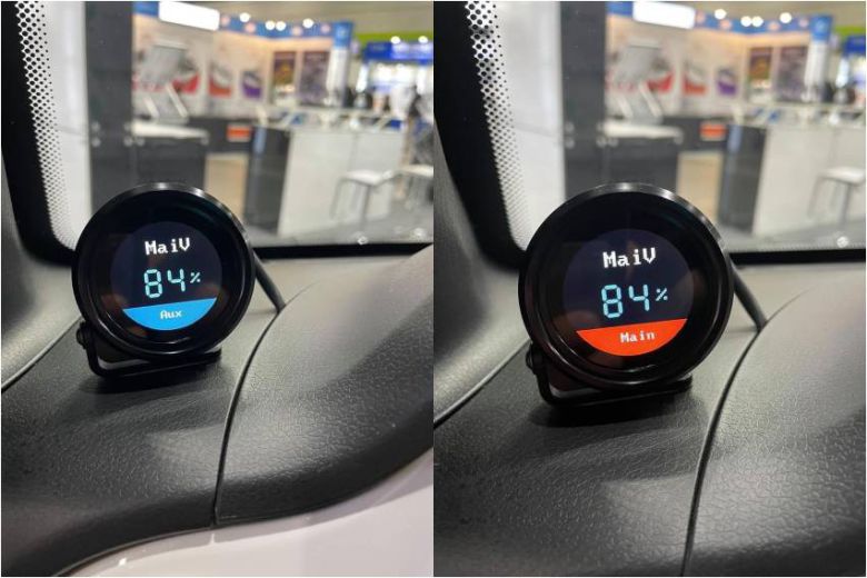 마이브 M2 운전석 좌측 상단에 위치한 교환형 배터리팩 상태 계기판, 출처: IT동아