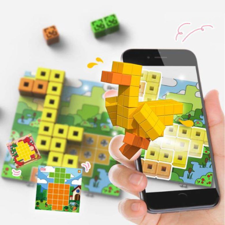 애니블록을 즐기는 모습. 출처 = 파코웨어