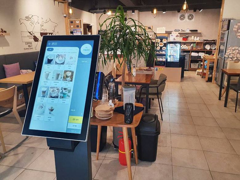 넥스트페이먼츠의 스마트 키오스크. 출처 = 넥스트페이먼츠