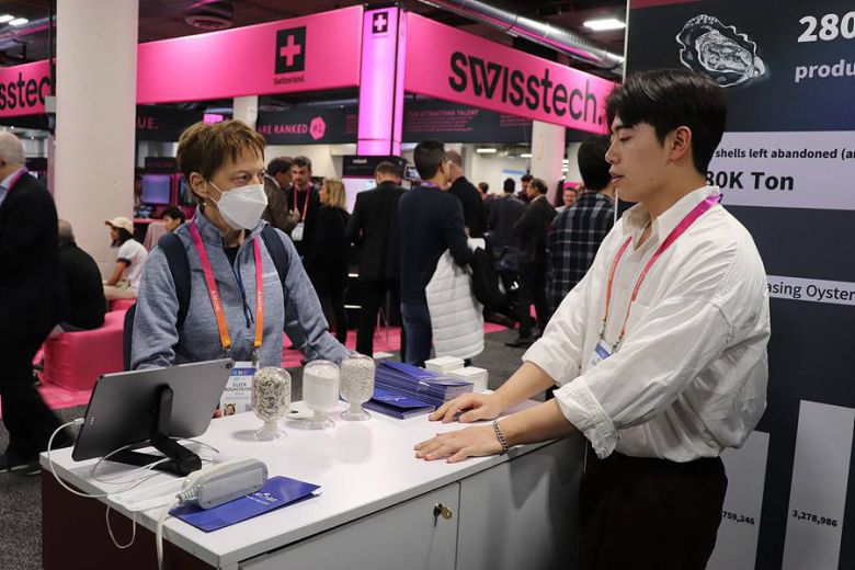 CES 2023 블루랩스 전시관 현장. 출처 = 블루랩스