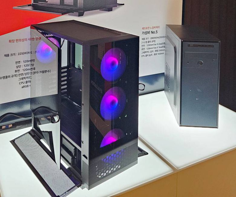 ‘GM4-윙(WING)’(왼쪽)과 ‘가성비 No.5’(오른쪽) PC 케이스