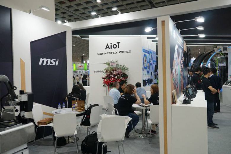 제1전시관 1층에도 따로 부스를 낸 MSI