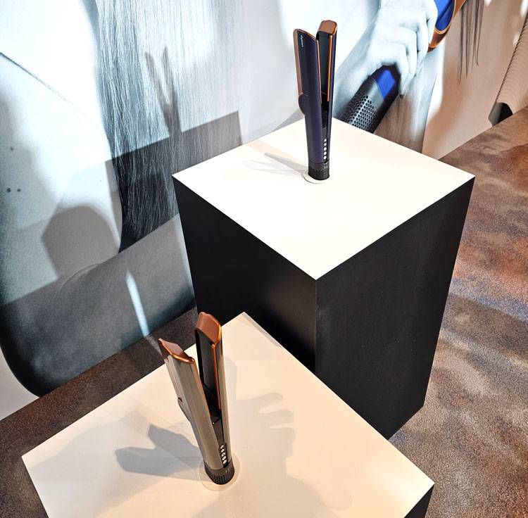 ‘니켈 코퍼’와 ‘블루 코퍼’ 2가지 컬러 제품 중 하나를 선택할 수 있다 / 출처=IT동아