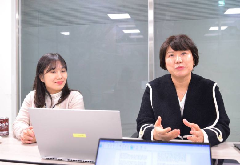 여은영 스쿨버스 공동대표(우)와 이지은 스쿨버스 매니저(좌) / 출처=IT동아