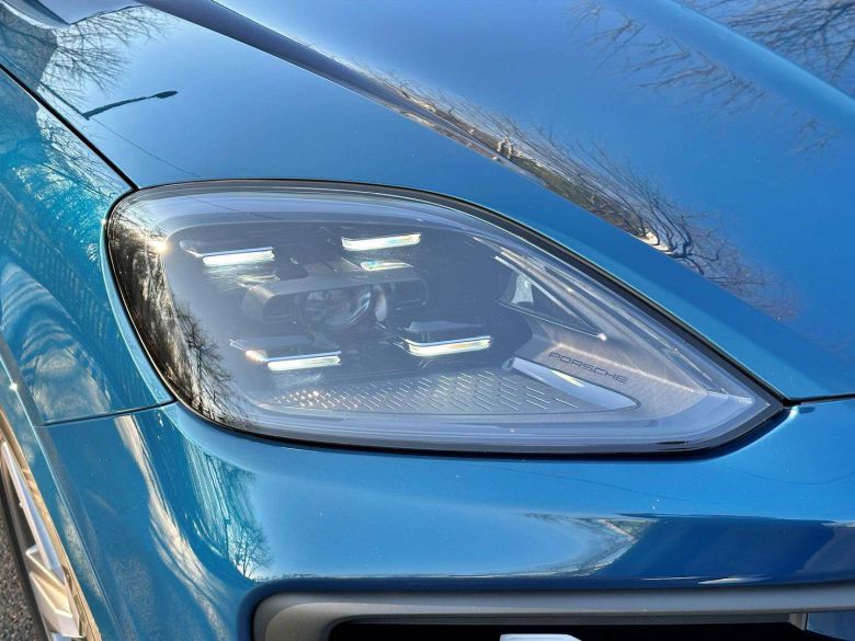 신형 카이엔 헤드라이트 / 출처=IT동아