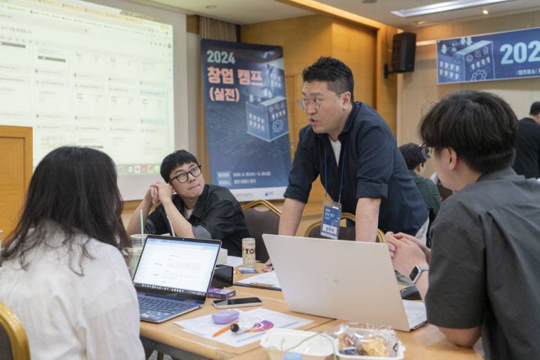 각 커리큘럼에 따라 전문가 멘토링을 통해 창업 과정을 지원했다 / 출처=IT동아