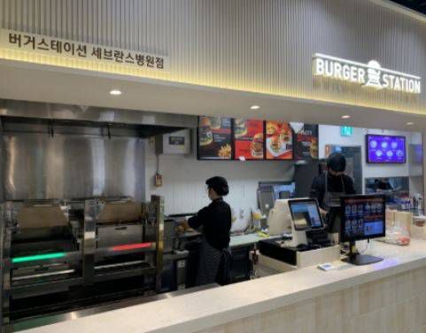 세브란스병원 구내 식당에 도입된 알파그릴의 모습 / 출처=에니아이