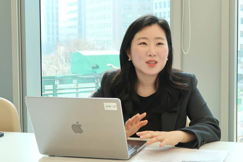 코딧과 정책 모니터링 플랫폼에 대해 설명하는 정지은 대표 / 출처=IT동아