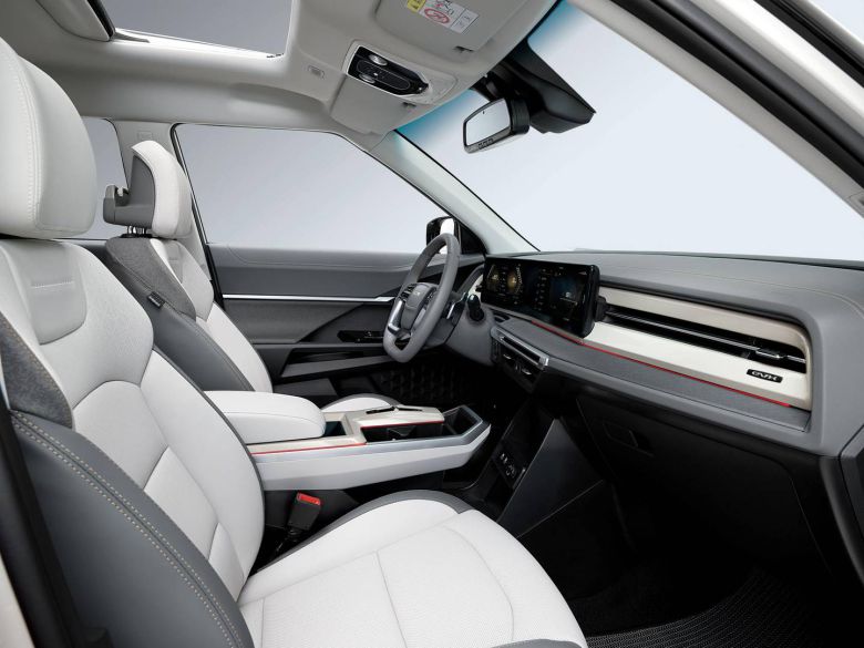 토레스 EVX 알파 실내 / 출처=KGM