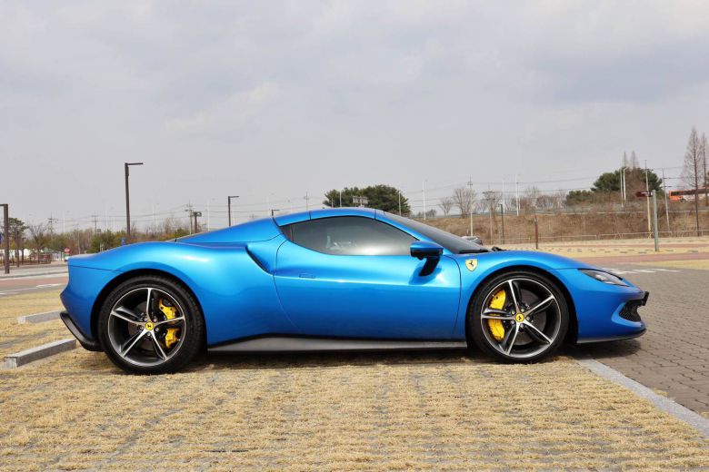 페라리 296 GTS 측면부 / 출처=IT동아