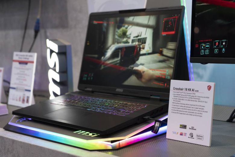 퍼포먼스 급 PC에 해당하는 MSI 크로스헤어 18 HX AI / 출처=IT동아