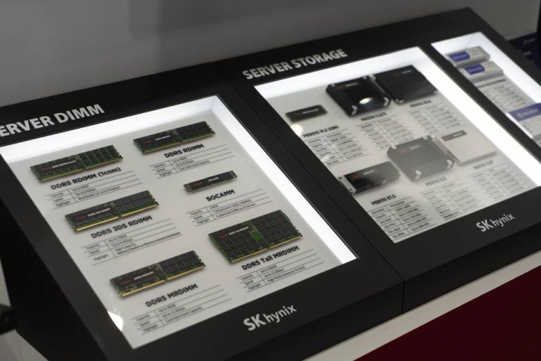 서버에 탑재되는 휘발성 메모리 및 비휘발성 메모리 제품군 / 출처=IT동아