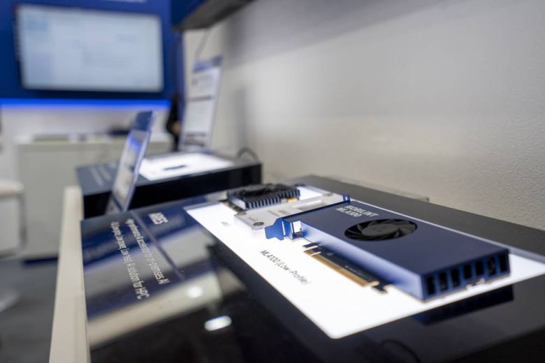 모빌린트의 서버 시장 제품군인 에리스(ARIES) / 출처=IT동아