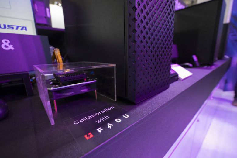 파두의 메모리 반도체가 대만 파트너사인 에이데이타(ADATA) 부스에 별 다른 설명 없이 전시돼있다 / 출처=IT동아