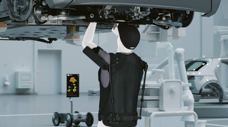 엑스블 숄더를 착용한 모습 / 출처=현대차그룹