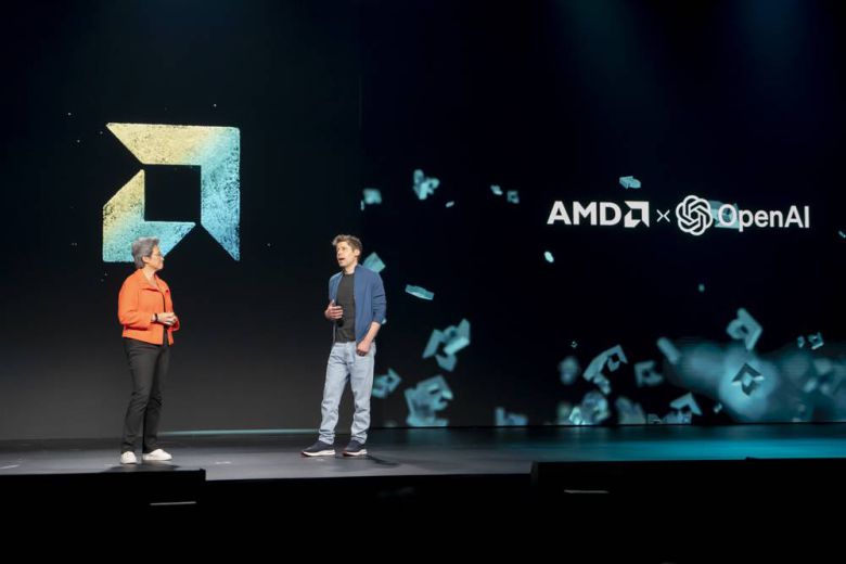 샘 알트만은 당초 어드밴싱AI 2025 참석 연사에 이름을 올리지 않았고, 현장에서 깜짝 등장한 것이다 / 출처=IT동아