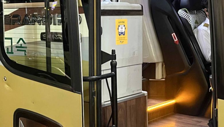 고속버스 와이파이 서비스는 무료로 이용할 수 있으나 보안 측면에서는 주의가 필요하다 / 출처=IT동아