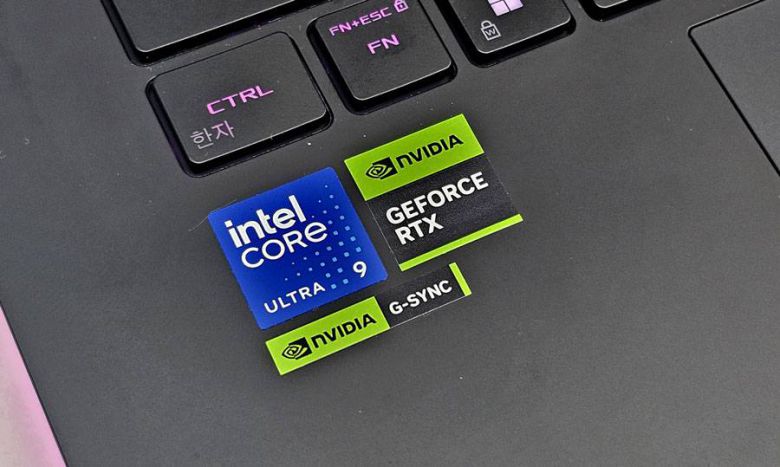 리뷰 제품은 인텔 코어 울트라 9 275HX에 엔비디아 지포스 RTX 5080을 탑재했다 / 출처=IT동아