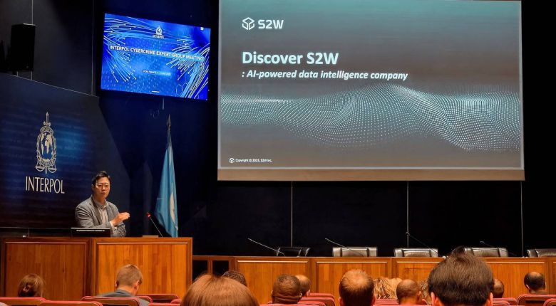지난 6월 5일(프랑스 현지시간) 인터폴 사이버 범죄 전문가 그룹 연례 컨퍼런스에서 발표하는 서현민 S2W 이사 / 출처=S2W