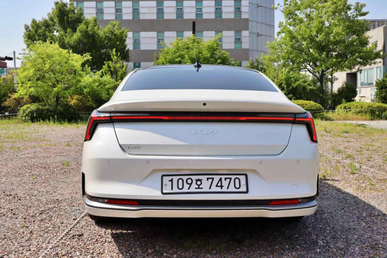 신형 K8 3.5 리터 LPi 후면부 / 출처=IT동아