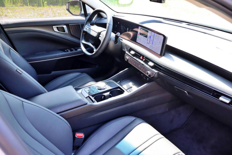 신형 K8 3.5 리터 LPi 실내 / 출처=IT동아