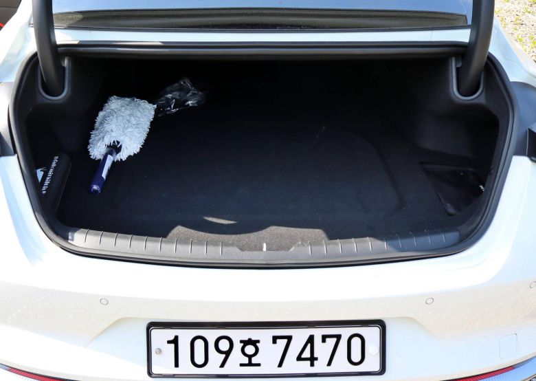 신형 K8 3.5 리터 LPi 트렁크 / 출처=IT동아